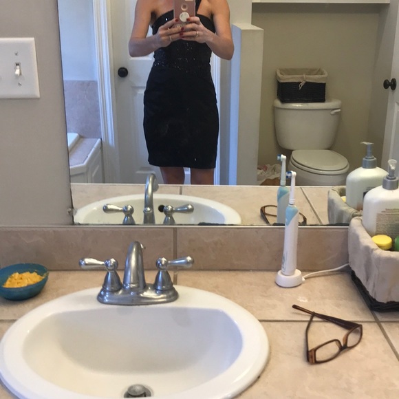 Holiday dress - Picture 7 of 8